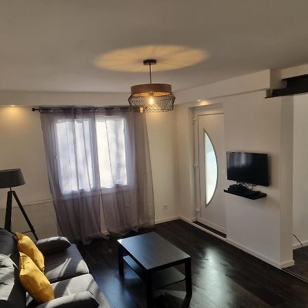 LE PETIT MÉAS superbe appartement au calme. Pierrelatte Extérieur photo
